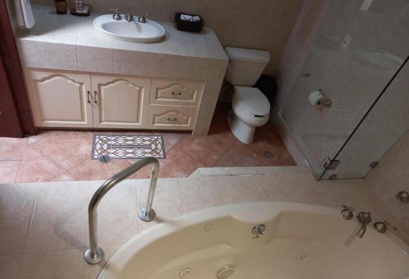 سوییت جونیور, Marhialja Hotel Boutique