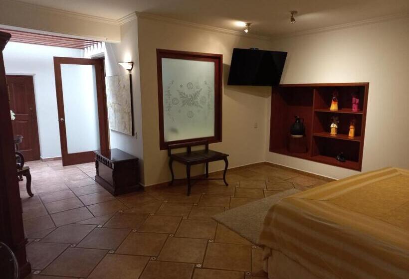 سوییت جونیور, Marhialja Hotel Boutique