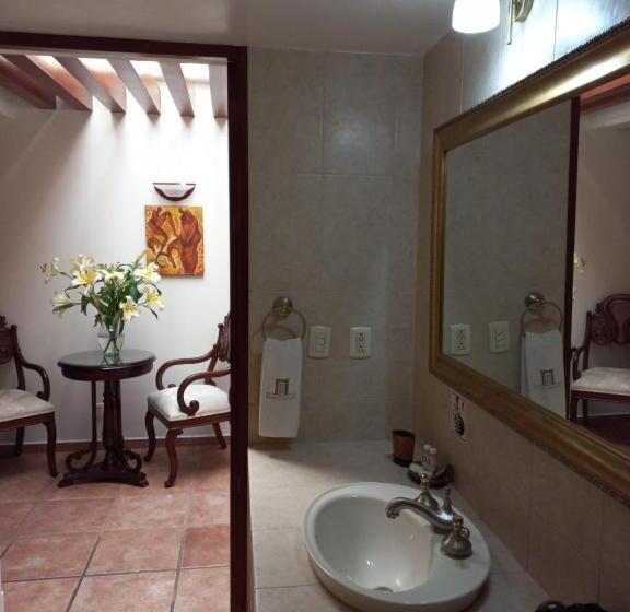 سوییت جونیور, Marhialja Hotel Boutique