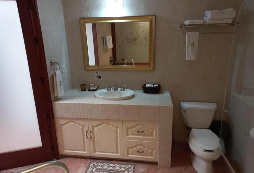 سوییت جونیور, Marhialja Hotel Boutique