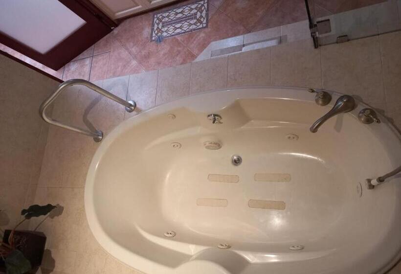 سوییت جونیور, Marhialja Hotel Boutique