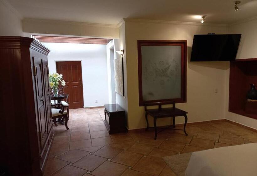 سوییت جونیور, Marhialja Hotel Boutique