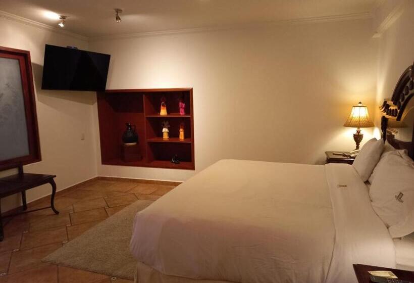 سوییت جونیور, Marhialja Hotel Boutique