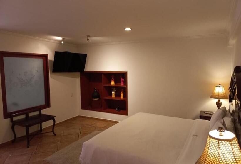 سوییت جونیور, Marhialja Hotel Boutique