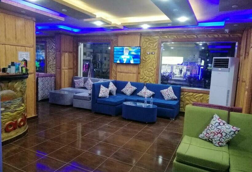 استودیوی استاندارد با چشم‌انداز دریا, فندق البدر