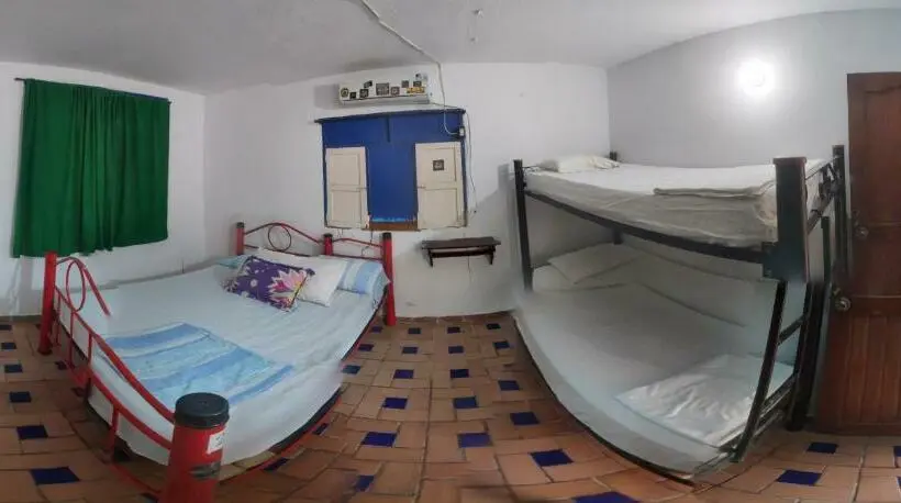 スタンダード４人部屋, Hostal Alquimista