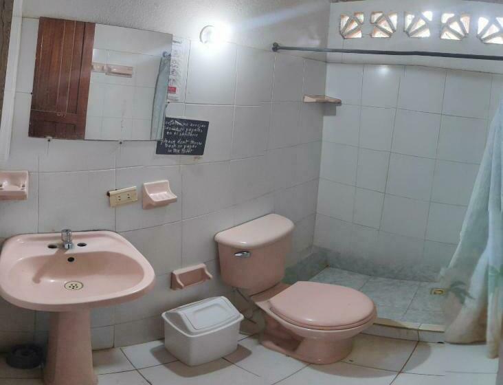 اتاق استاندارد چهار تخته, Hostal Alquimista