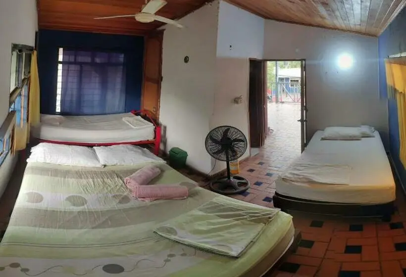 スタンダード４人部屋, Hostal Alquimista