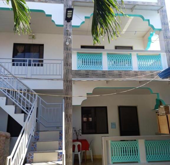 اتاق خانوادگی, Rosita S Cottages By The Road