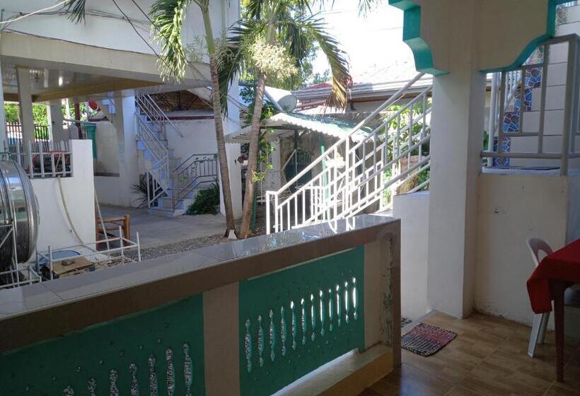 اتاق خانوادگی, Rosita S Cottages By The Road