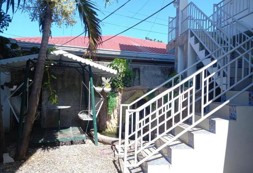 اتاق خانوادگی, Rosita S Cottages By The Road