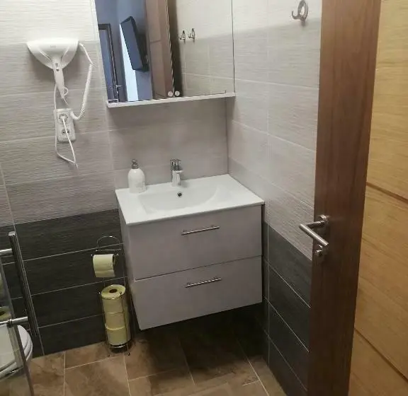 Standard Neljän Hengen Huone, Haus Alexis