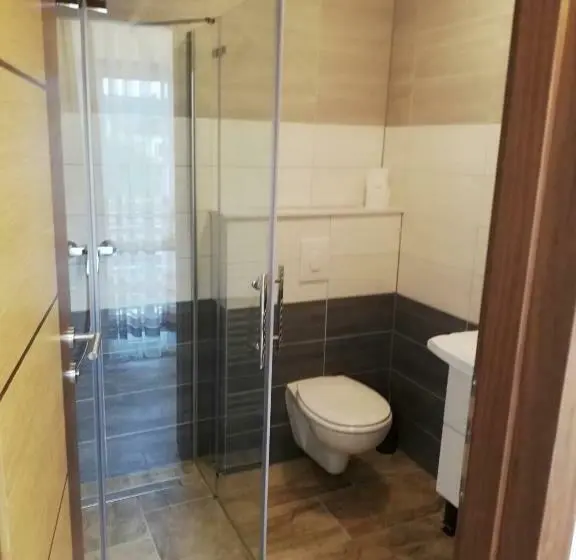 Standard Neljän Hengen Huone, Haus Alexis