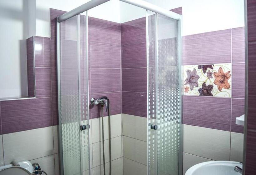 スタンダードトリプルルーム, Pensiunea Arizona