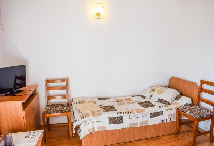 スタンダードトリプルルーム, Pensiunea Arizona