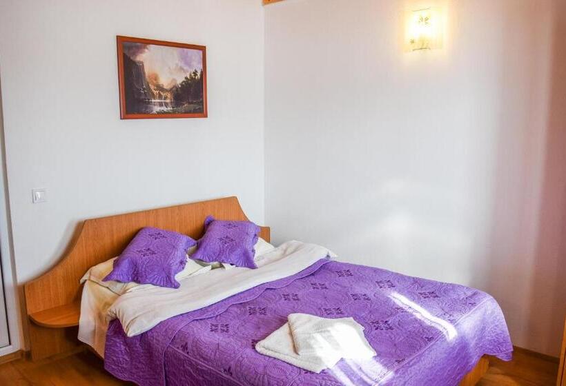 スタンダードトリプルルーム, Pensiunea Arizona