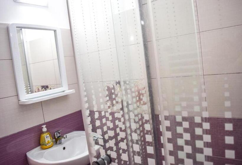 スタンダードトリプルルーム, Pensiunea Arizona