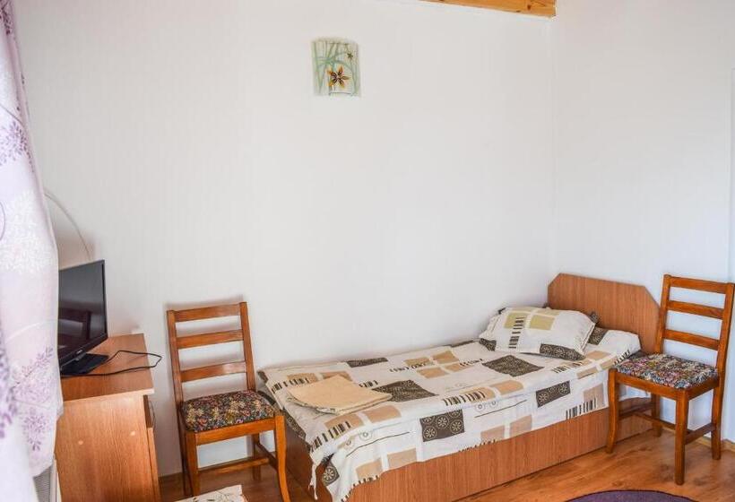 スタンダードトリプルルーム, Pensiunea Arizona