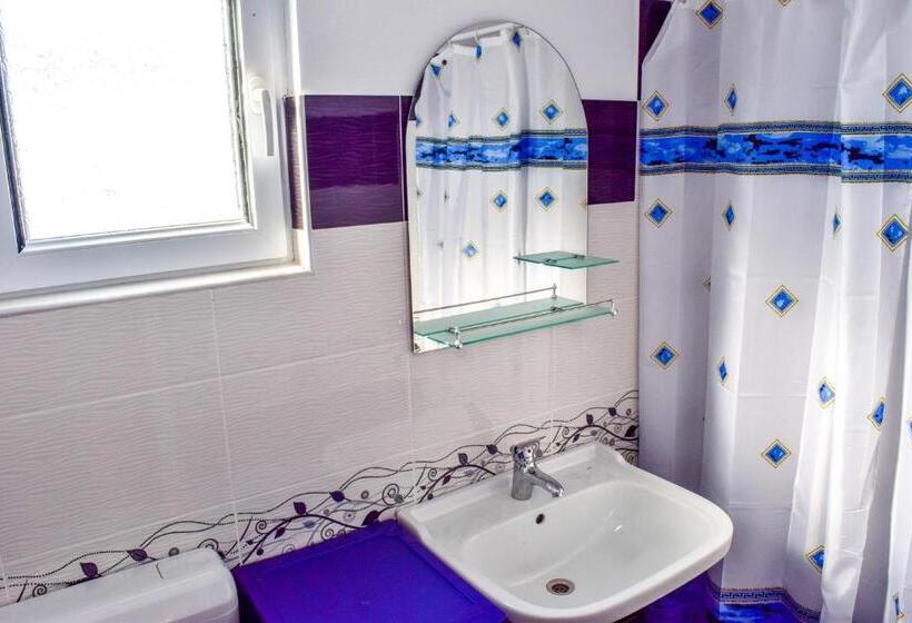 スタンダードトリプルルーム, Pensiunea Arizona