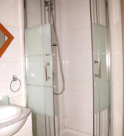 家庭间, Domaine De La Clauzade