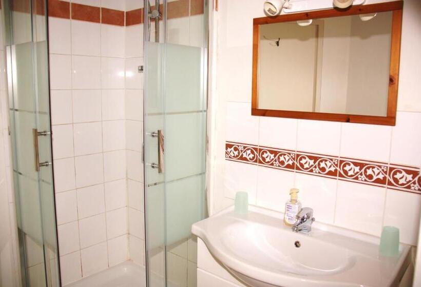 غرفة قياسية, Domaine De La Clauzade