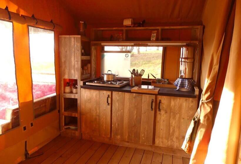 كوخ قياسي, Domaine De La Clauzade