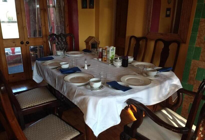 חדר סטנדרט לשלושה, Lisieux House On Lough Neagh