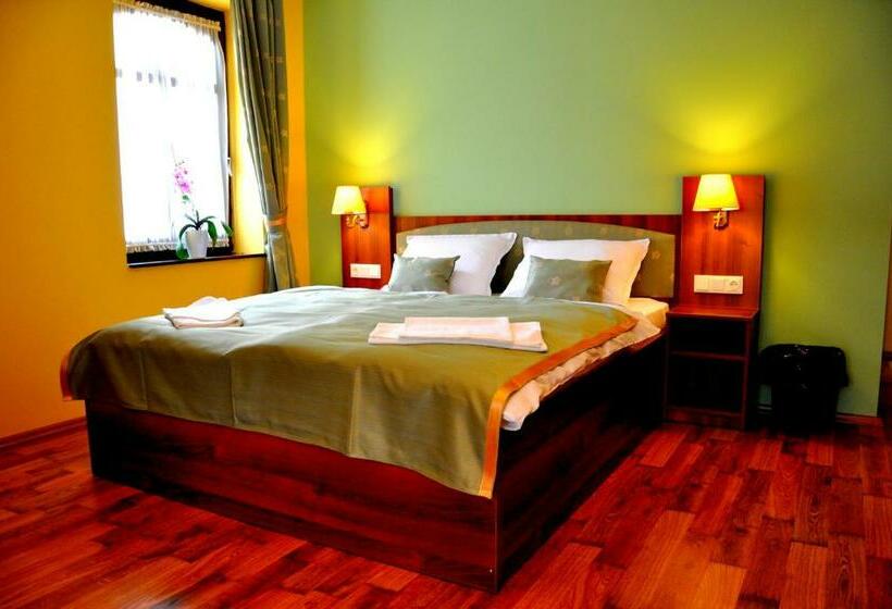 スタンダードルーム, Forster Vadászkastély és Szálloda