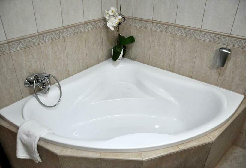 スイート, Forster Vadászkastély és Szálloda