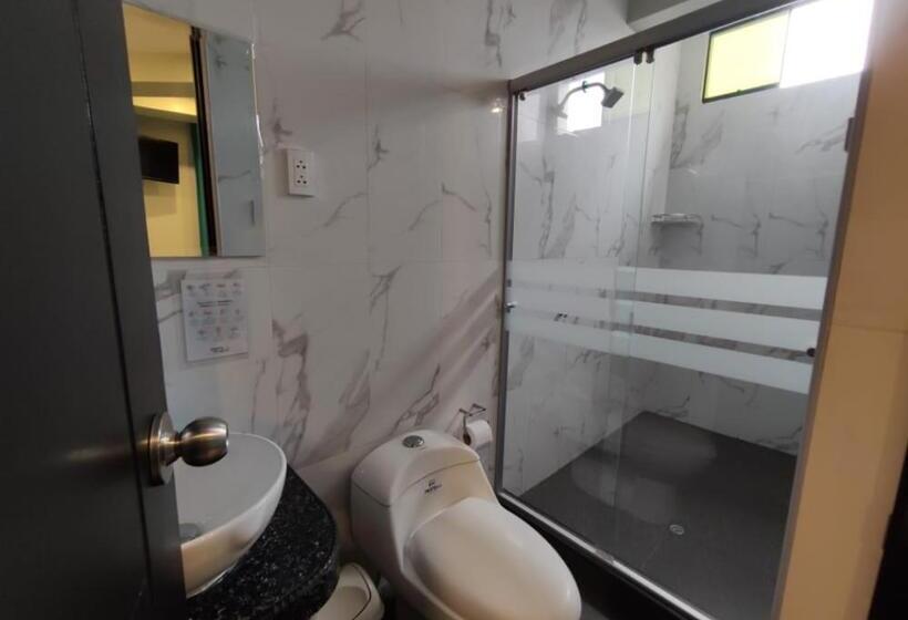 デラックスの４人部屋, Konford Cañete