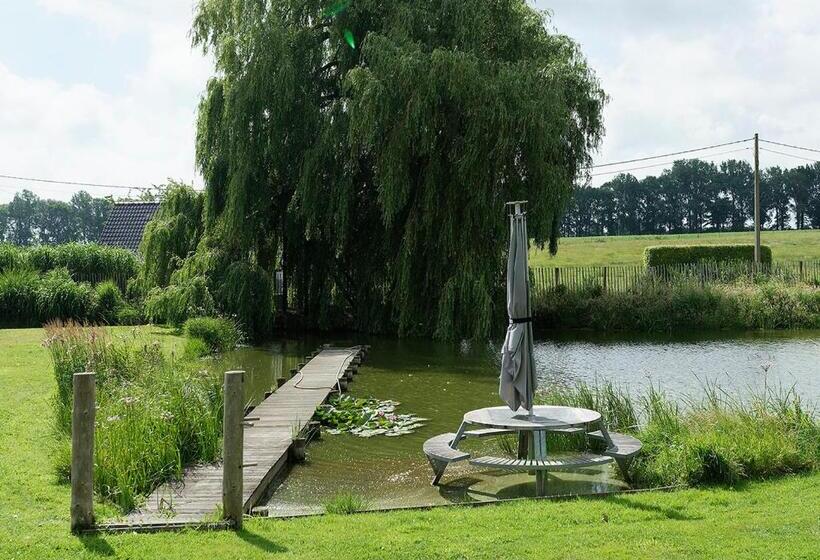 חדר משפחתי, Gîte De L étang