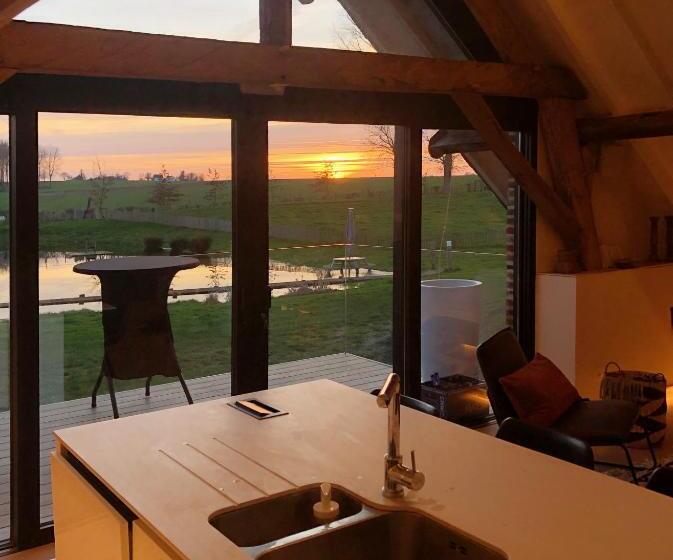 חדר משפחתי, Gîte De L étang