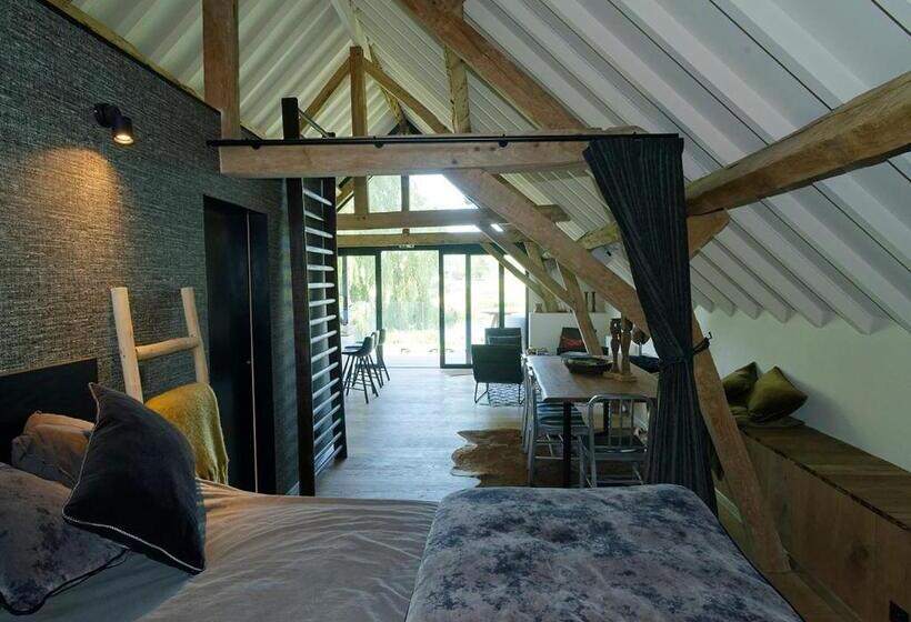 חדר משפחתי, Gîte De L étang