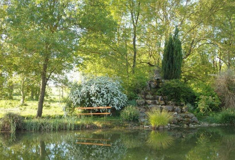 标准房带园景, Le P Tit Nid De Gabriel