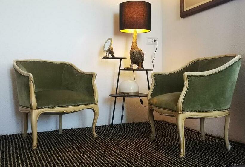 חדר דלוקס, Theresa Sulla Collina