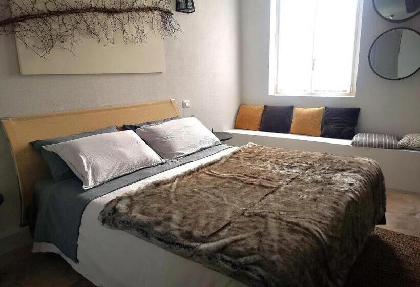 חדר סופריור, Theresa Sulla Collina