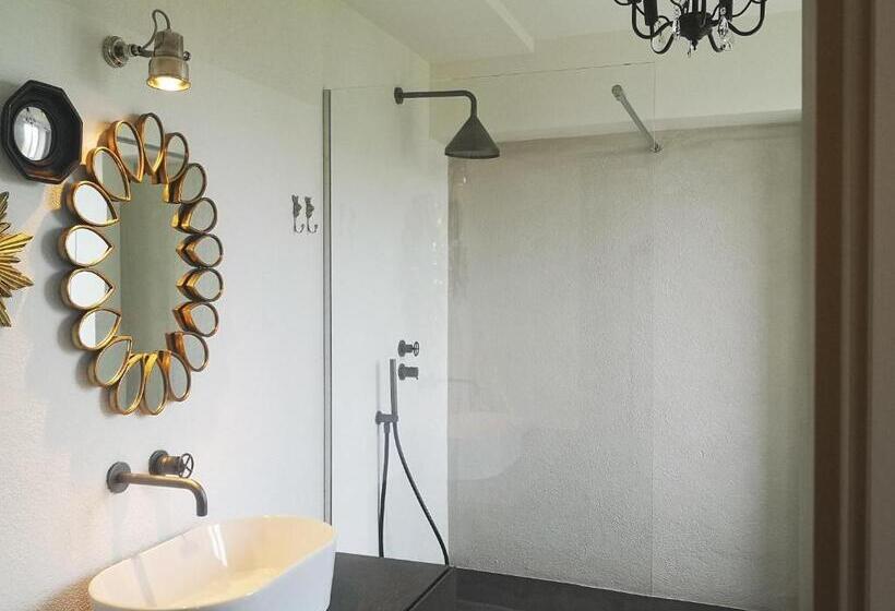 חדר סופריור, Theresa Sulla Collina