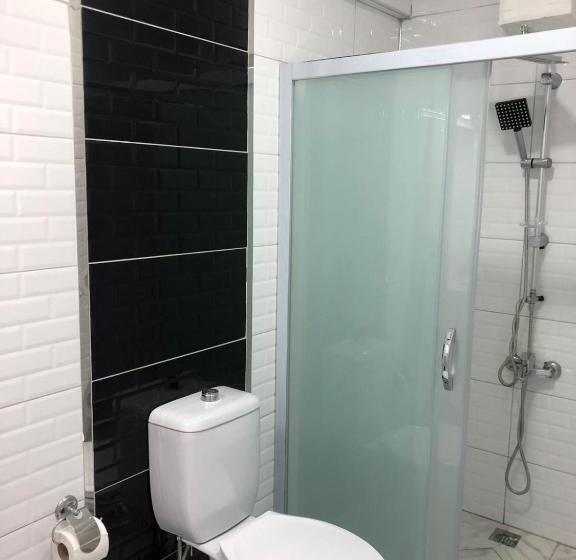 חדר סטנדרט לשלושה, White Suite Rooms