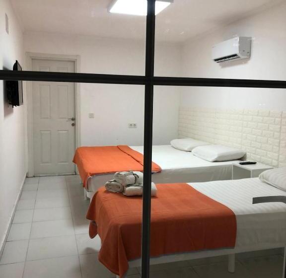 חדר סטנדרט לשלושה, White Suite Rooms