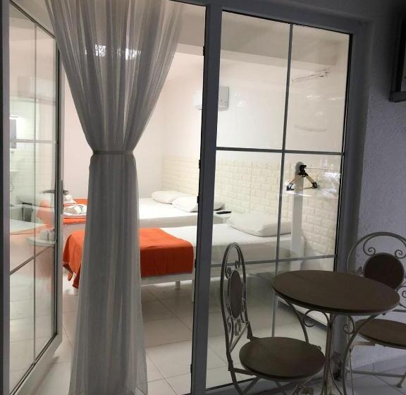 标准三人间, White Suite Rooms