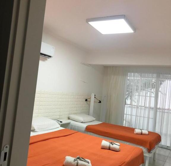 חדר סטנדרט לשלושה, White Suite Rooms