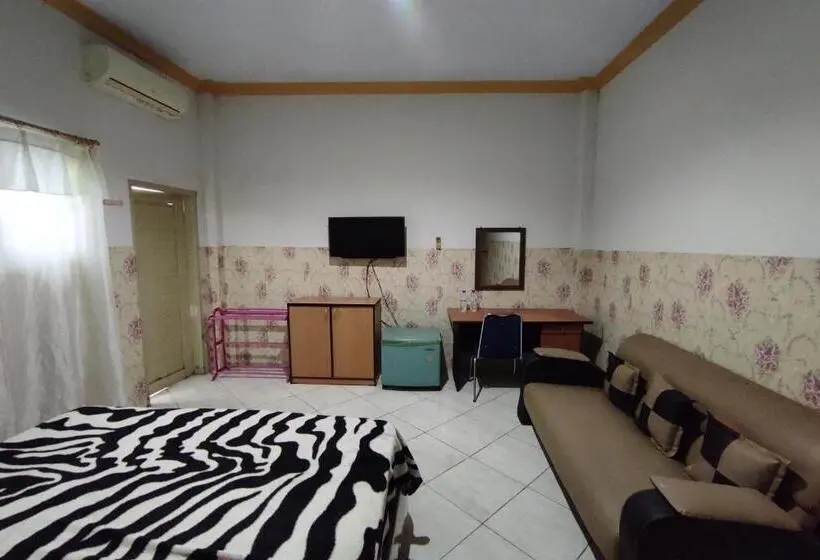 デラックスルーム, Capital O 91650 Hotel Pratama