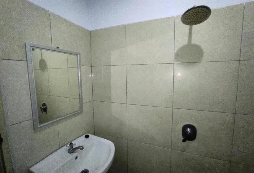 デラックススイート, Capital O 91650 Hotel Pratama