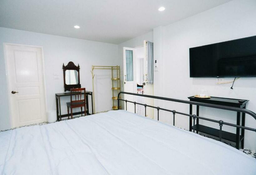 キングサイズベッドのスタンダードルーム, Chertel Poshtel