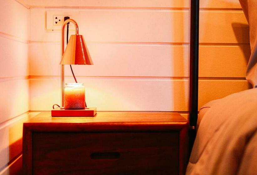 キングサイズベッドのスタンダードルーム, Chertel Poshtel