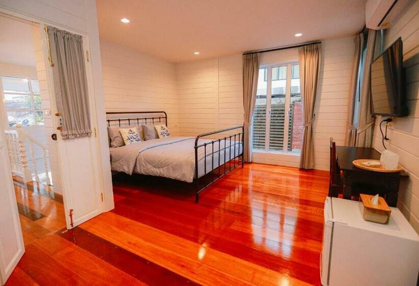 キングサイズベッドのスタンダードルーム, Chertel Poshtel