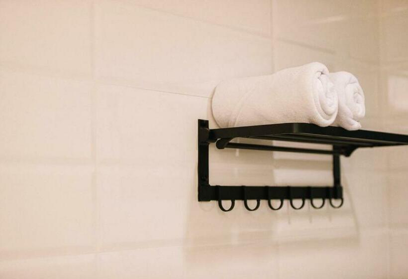 キングサイズベッドのスタンダードルーム, Chertel Poshtel