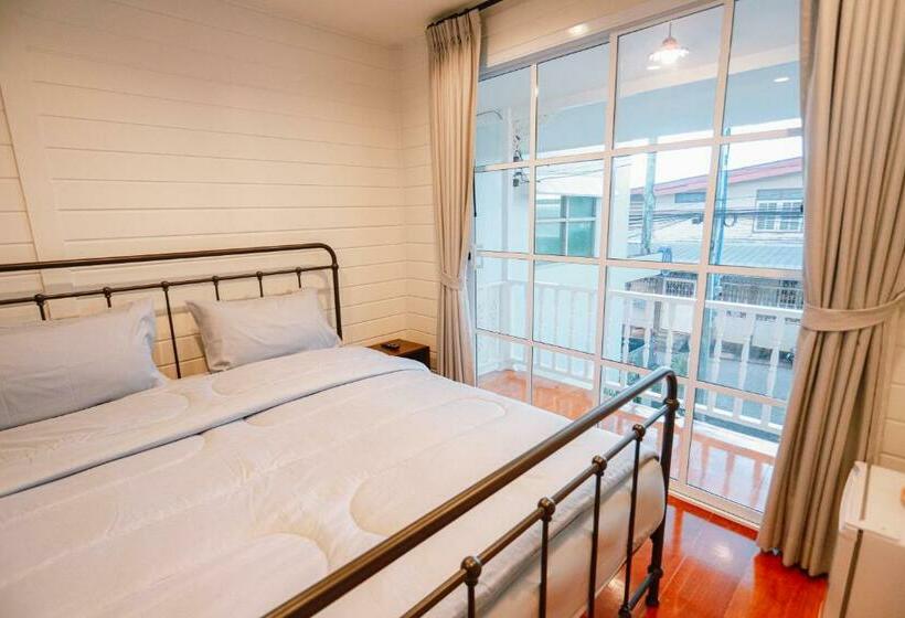 バルコニー付きデラックスルーム, Chertel Poshtel