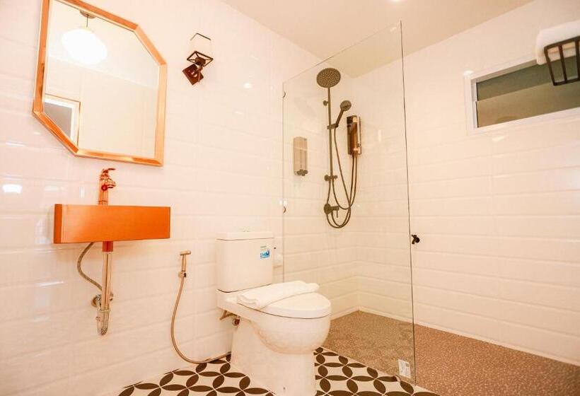 バルコニー付きデラックスルーム, Chertel Poshtel