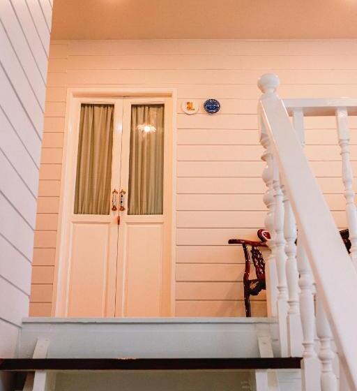 バルコニー付きデラックスルーム, Chertel Poshtel